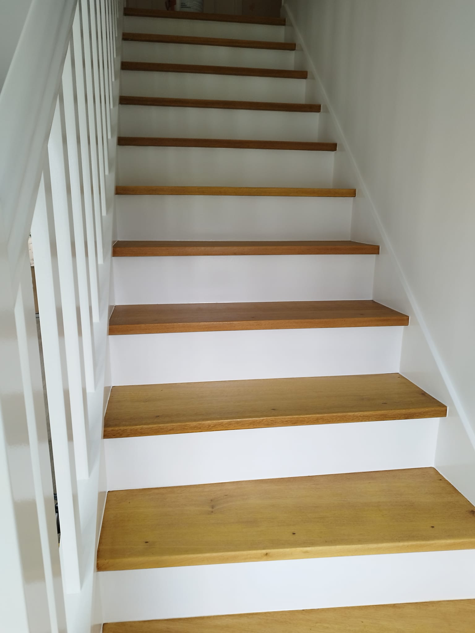 1avant apres peinture escalier angers 49